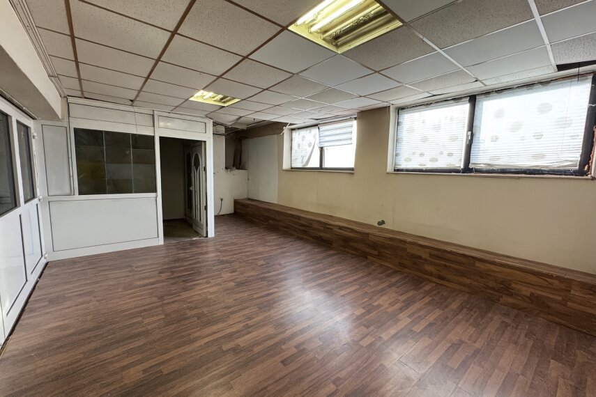 Büro Halle Links 1.OG 