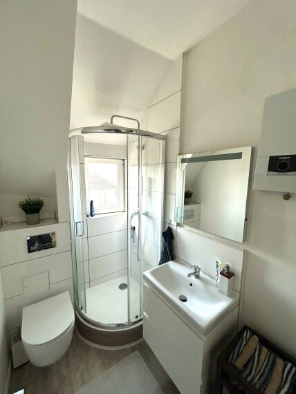 Saalandstraße Badezimmer DG