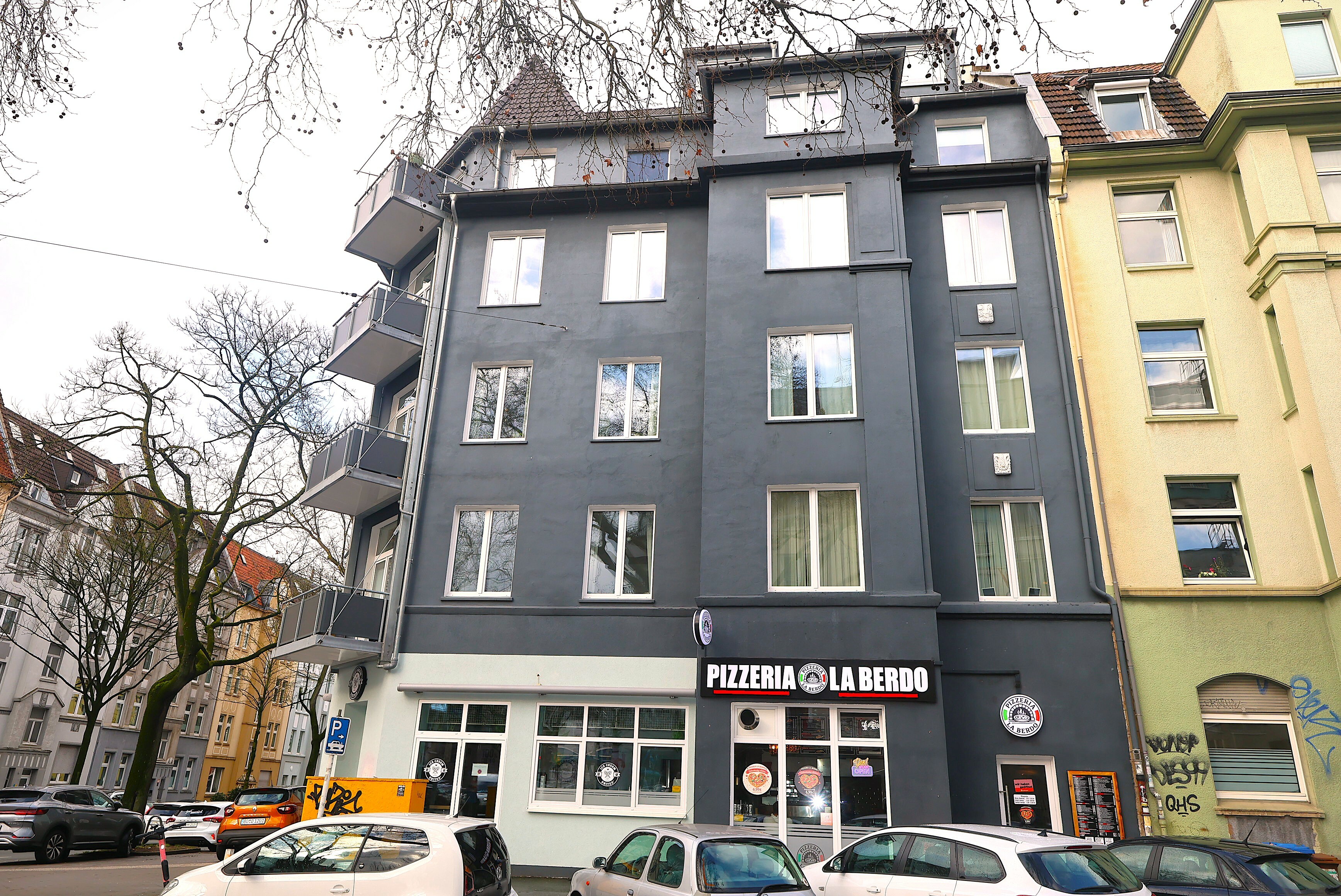 Modernisiertes Wohn- und Geschäftshaus im begehrten Kreuzviertel – ein wahres Beton-Juwel.