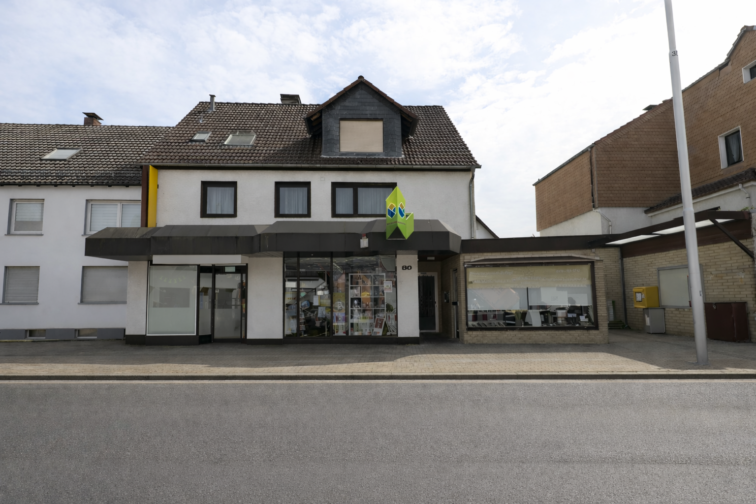 Attraktives Wohn- und Geschäftshaus mit 3 Ladenlokalen & 3 Wohnungen in Iserlohn-Nußberg