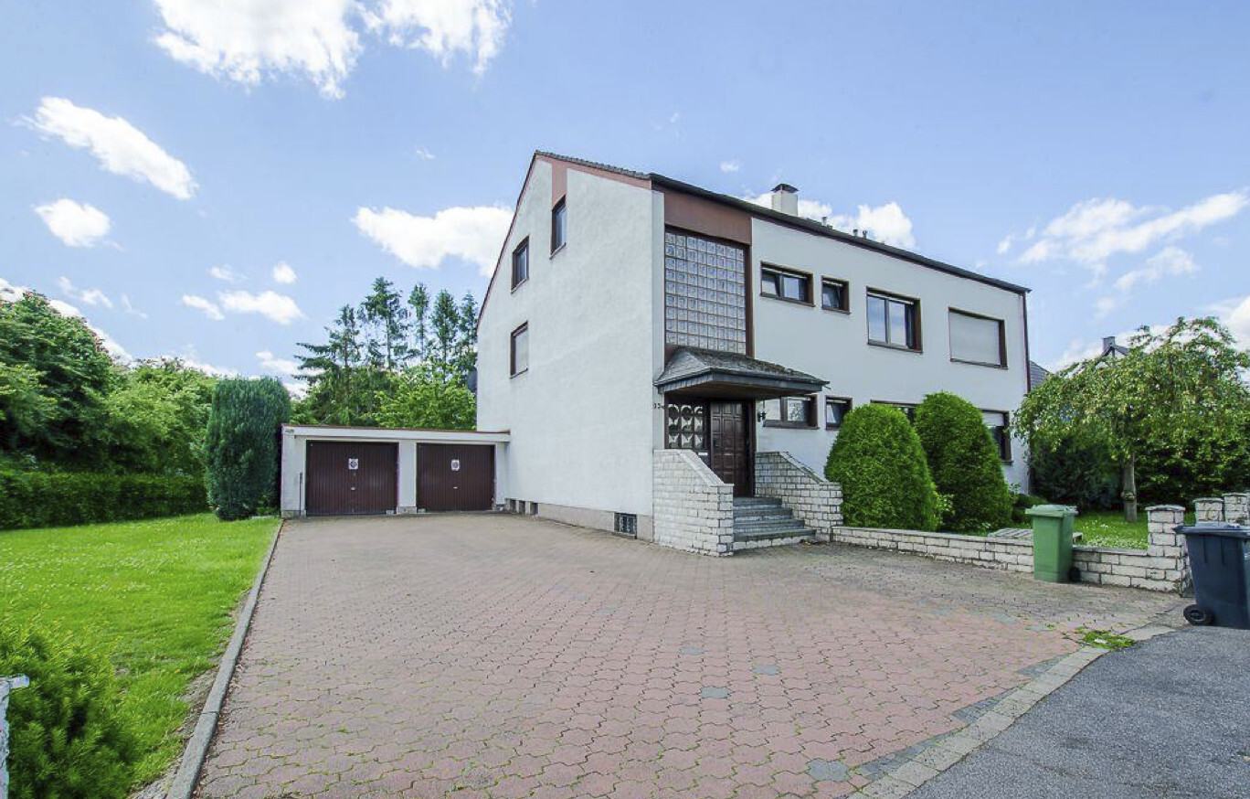 Attraktives Dreifamilienhaus mit Doppelgarage und großzügigem Grundstück in bester Lage in Unna Massen.