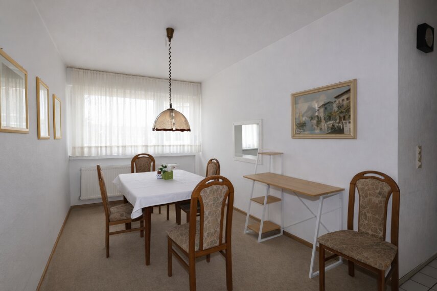 Helles Esszimmer mit mediterranem Flair