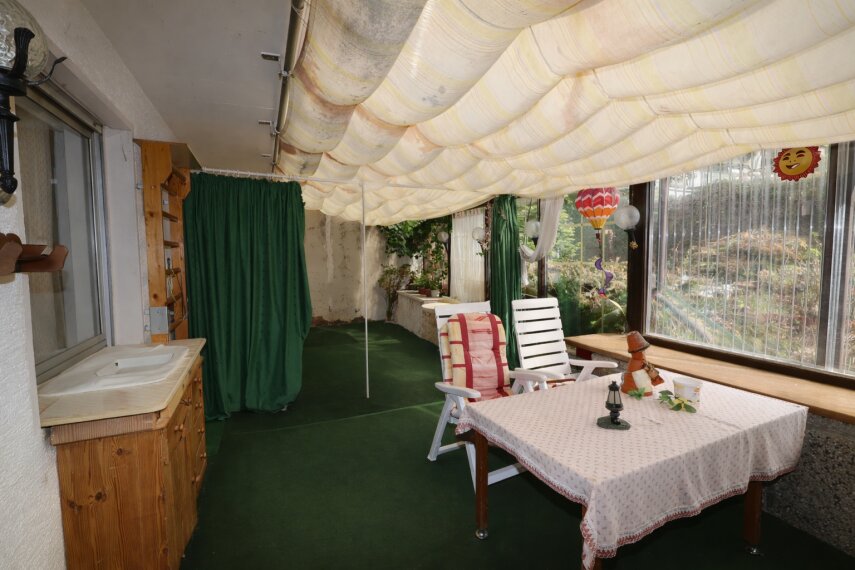 Gemütliche Terrasse im Sonnenschein