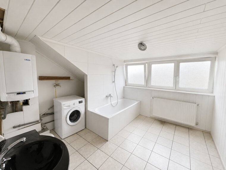 Haus 16Badezimmer DG